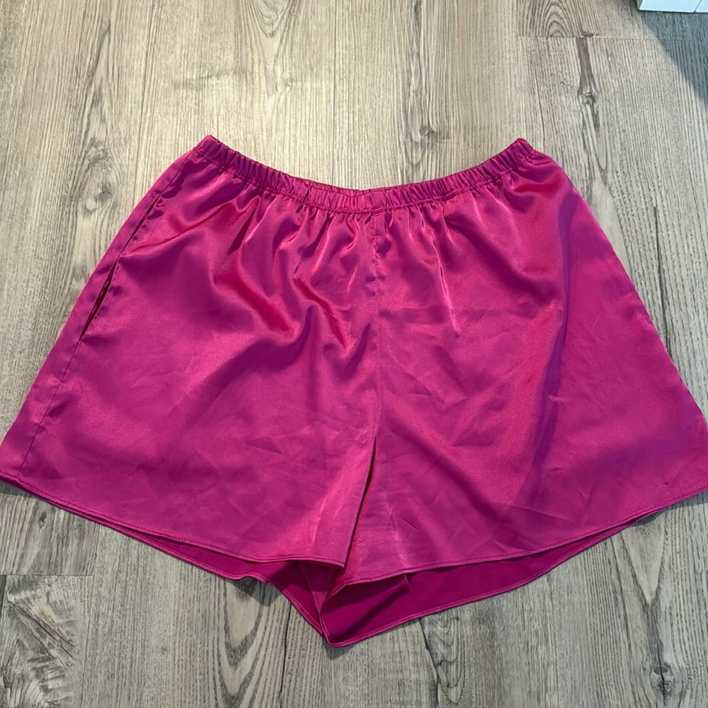 DAILY DRILLS SILK SHORTS HOT PINK